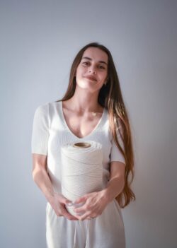 Violeta macramé (profe de arte)