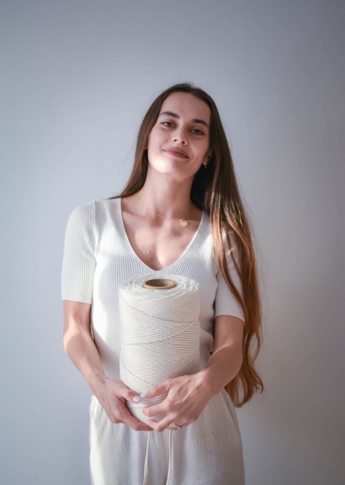 Violeta macramé (profe de arte)